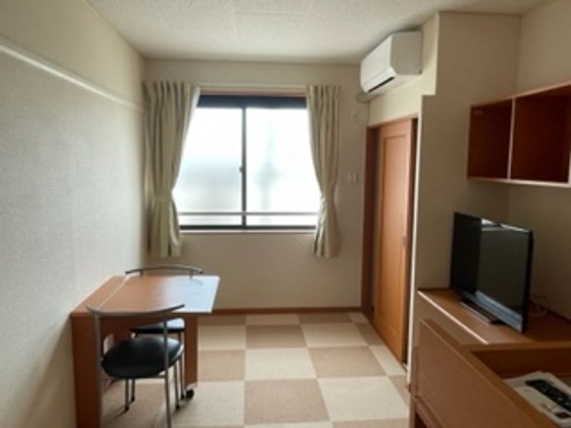 レオパレスアクシス松江 居間
