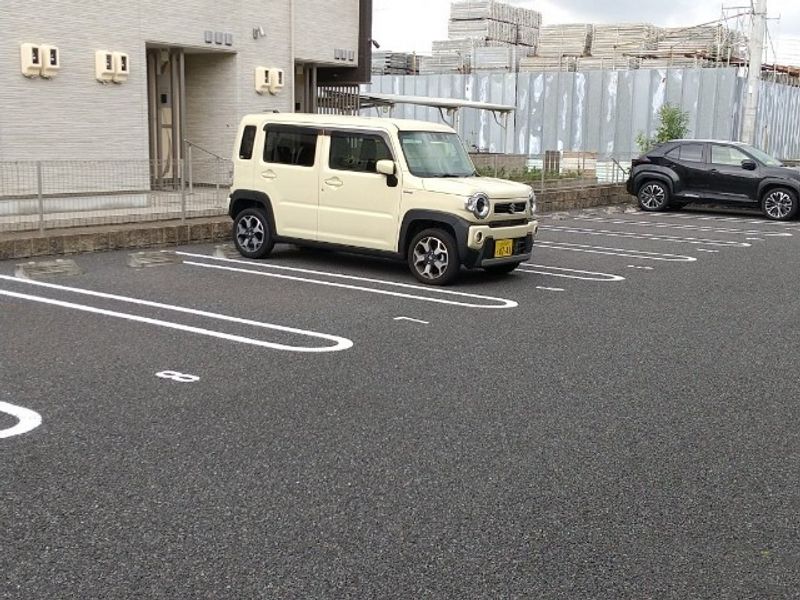 レオネクストコンフォール 駐車場