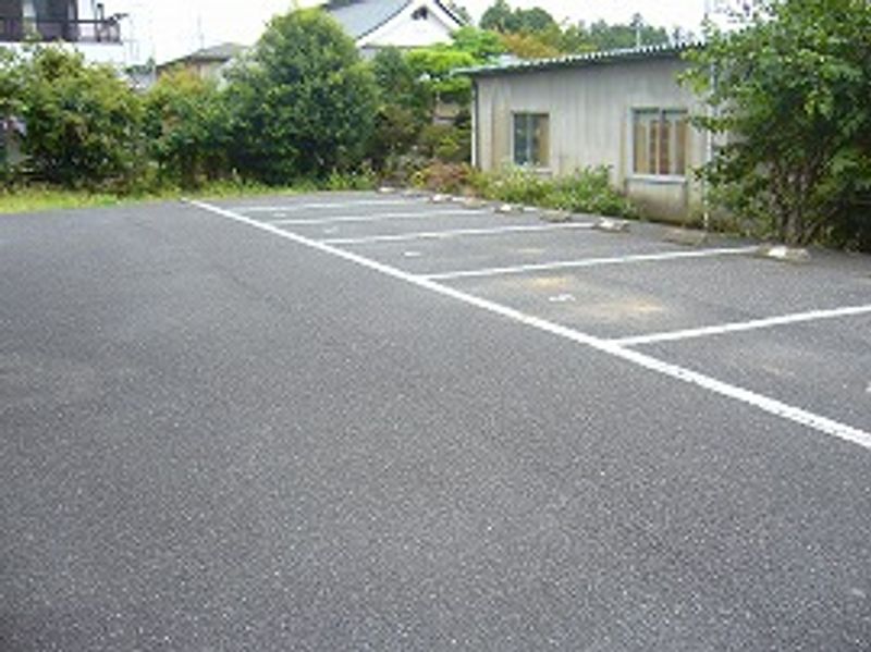 レオパレスグリュック 駐車場