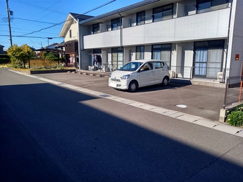 レオパレスソレイユ 駐車場