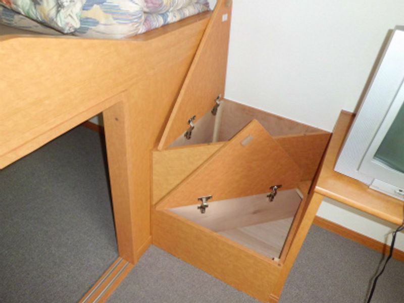 レオパレスかたびら新町 収納