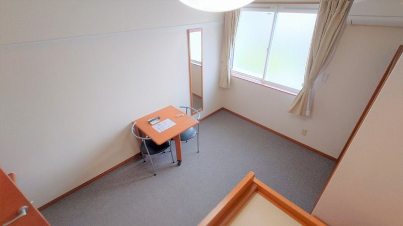 レオパレス桃李 居間