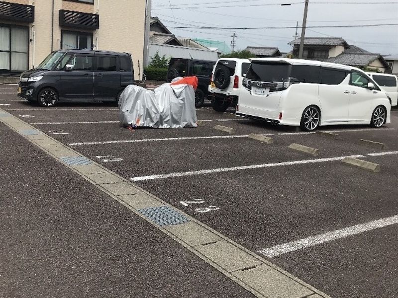 レオパレス堀口 駐車場
