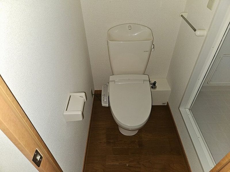 レオパレスウッズ春日 トイレ