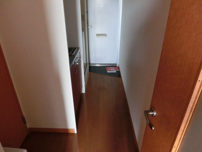 レオパレスサンフォレストⅡ 玄関