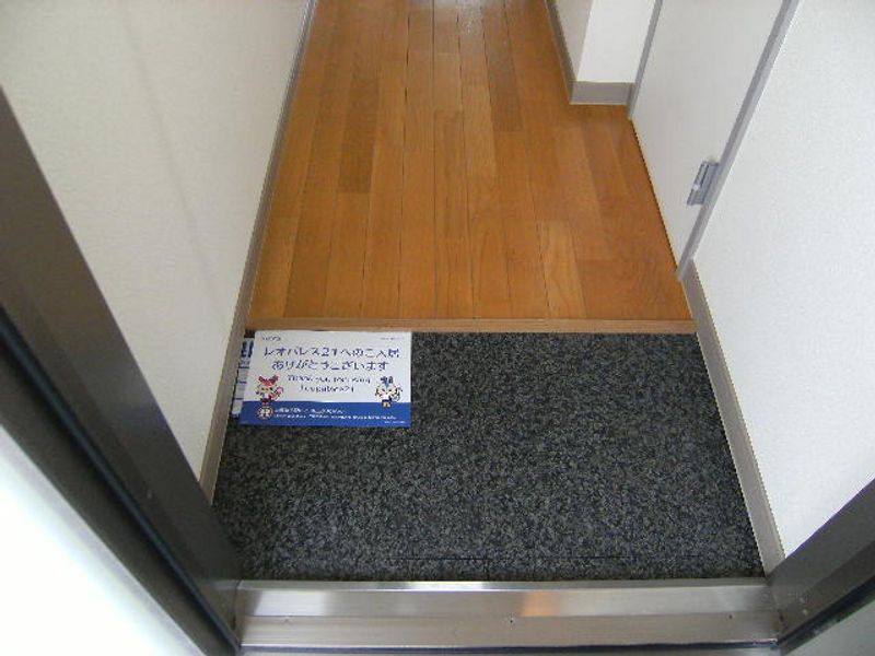 レオパレス未来 玄関