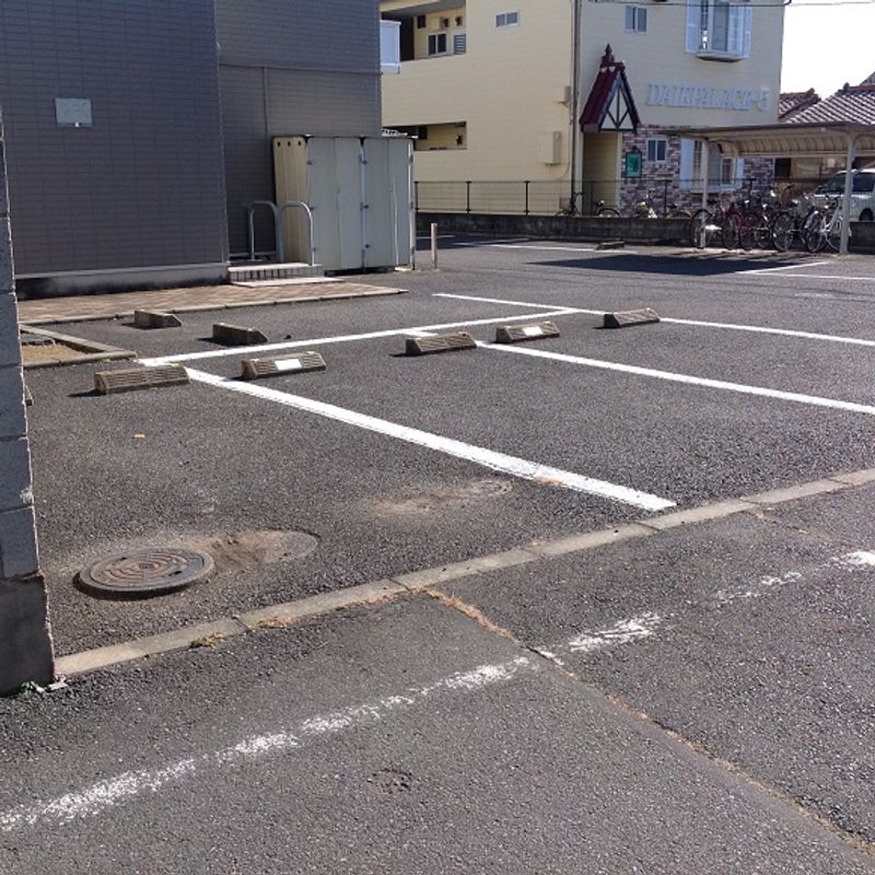 レオパレスセジュール 駐車場