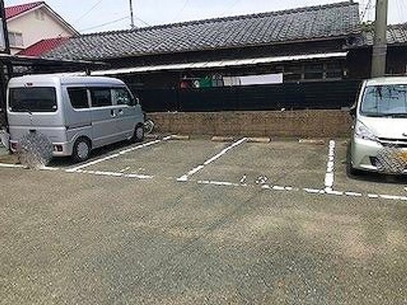 レオパレスアスチルベ 駐車場
