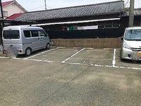 レオパレスアスチルベ 駐車場