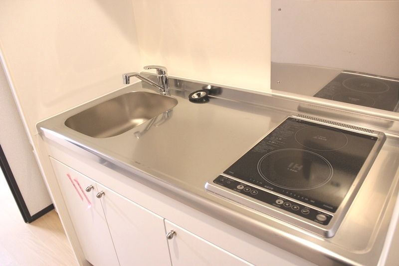 CLEINO KANAME Kitchen