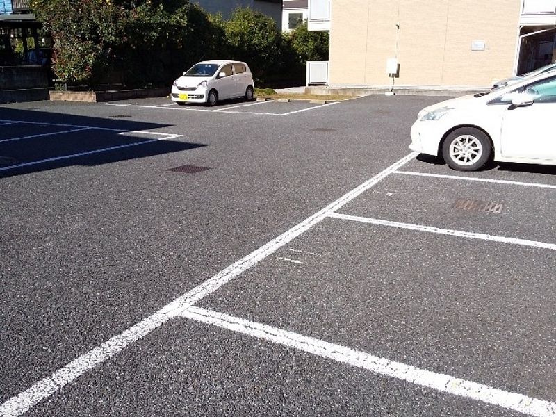 レオパレス中宗岡ドゥーエ 駐車場