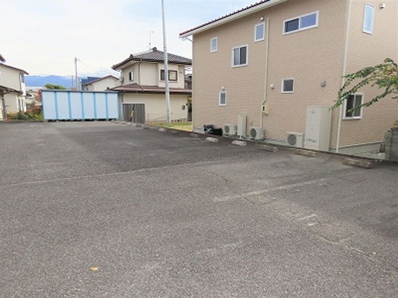レオパレス高田 駐車場