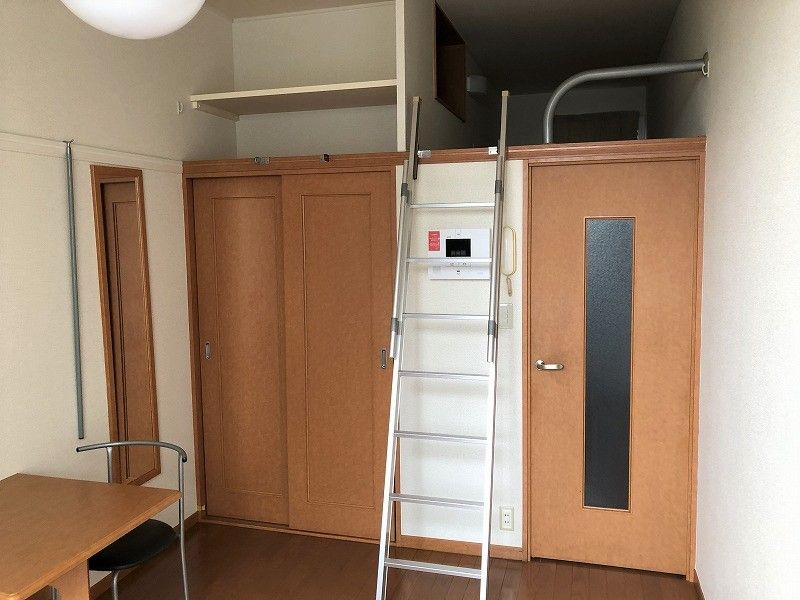 レオパレスラ　テラ 居間