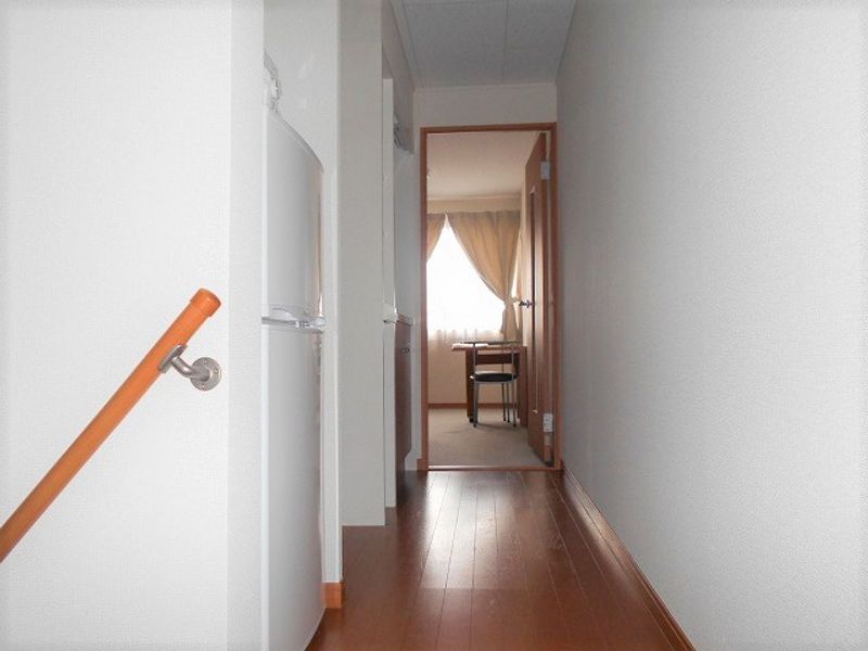 レオパレスアモロッソ 玄関