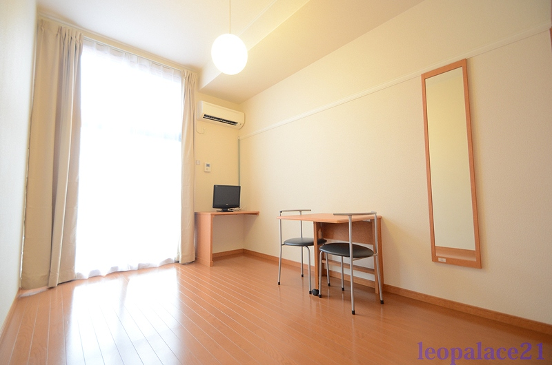 レオパレスアミティエⅡ 居間