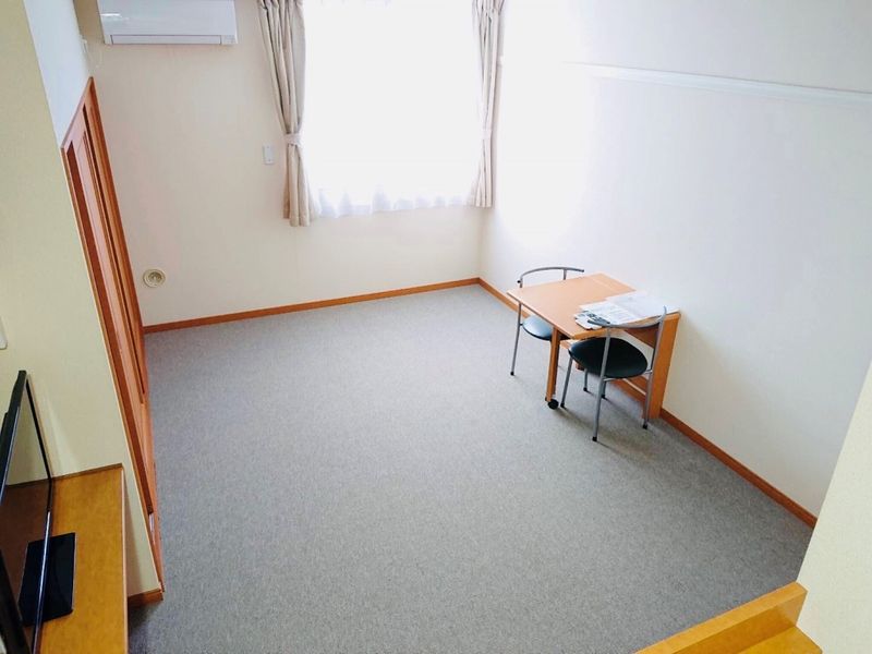 レオパレス柏屋 居間