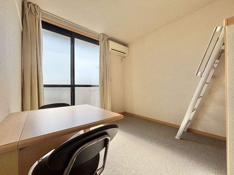 レオパレスさくら坂 居間