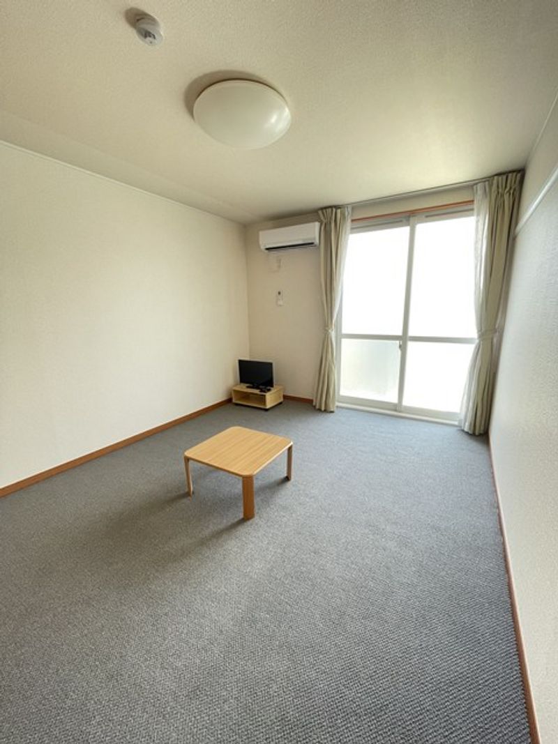 レオパレスカンパネラ 居間