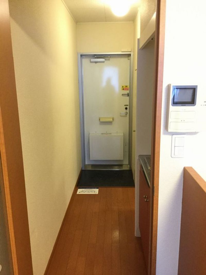 レオパレスエスポワール 玄関