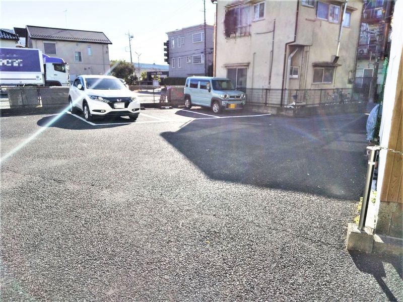 レオパレスエミール戸田Ｂ 駐車場