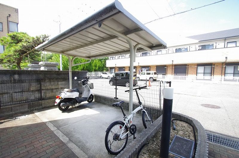 レオパレスサカグチ 駐車場