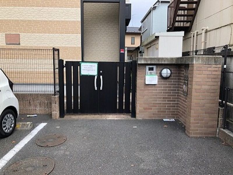 レオパレスカノイヅカ エントランス