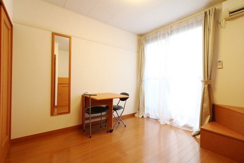 レオパレスサンシャインヒコネ 居間