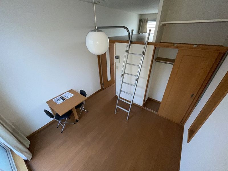 レオパレスベンターナ 居間