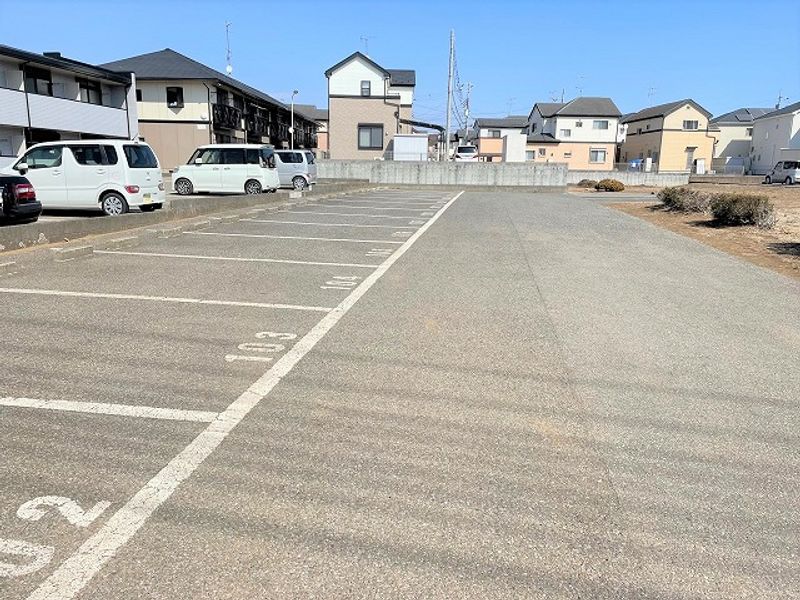 レオパレスル・シエル 駐車場