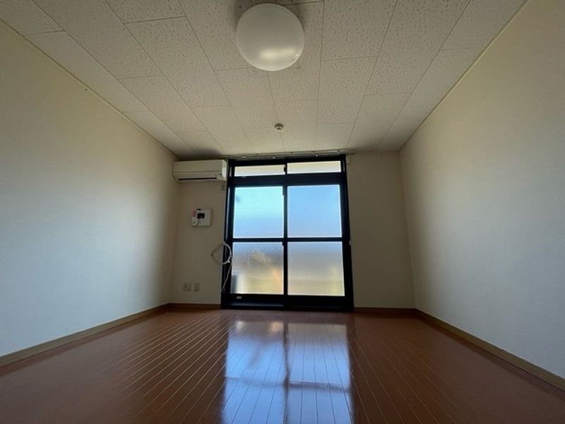 レオパレスイワタ 寝室