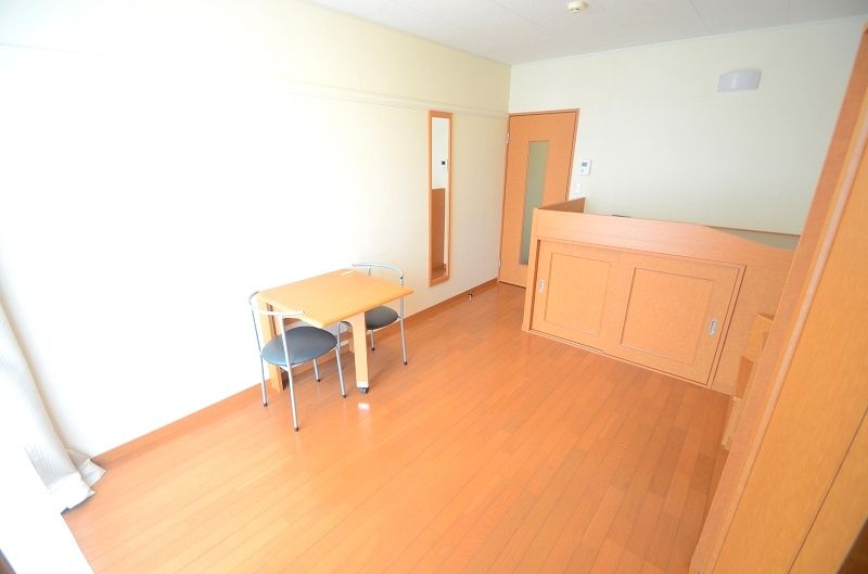 レオパレスフォーサイト　松山 居間