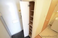 レオパレスチャルム 玄関