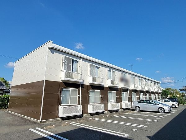 23082 exterior