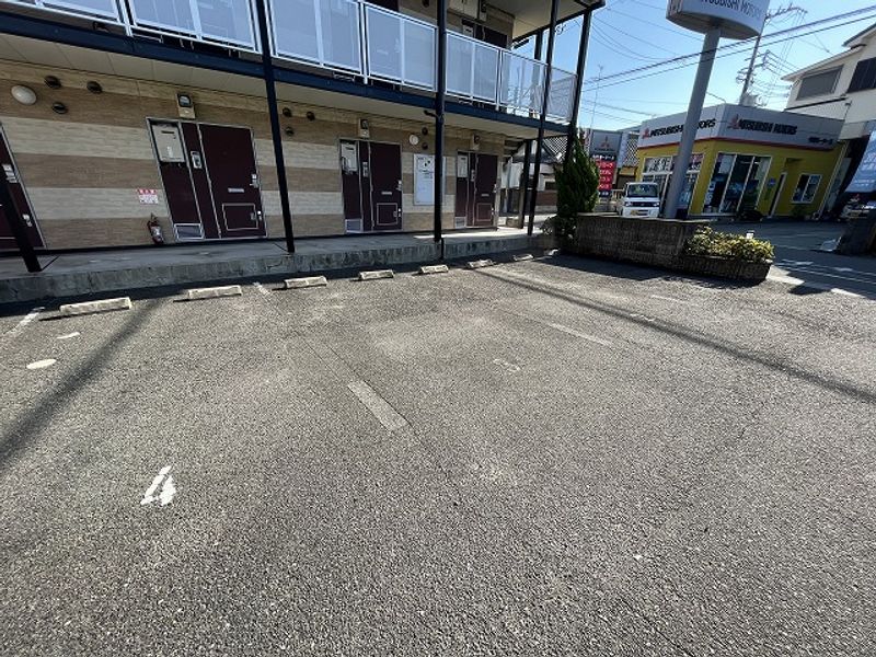 レオパレスＡｒｍａｎｄｉｉ 駐車場