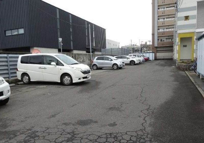 レオパレスカルムＮＡＢＡ 駐車場
