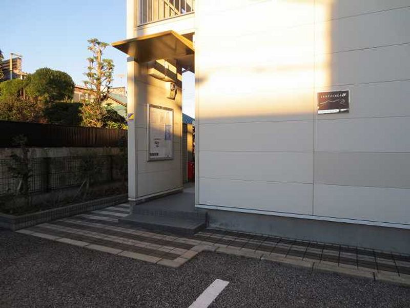 レオパレスコンドミニアム西原 エントランス