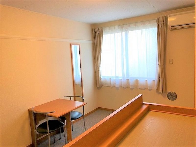 レオパレスフェリーチェ 居間