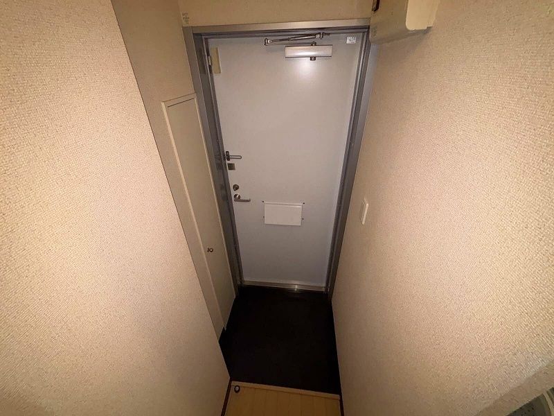 レオパレスカーサ　ソレアード 玄関