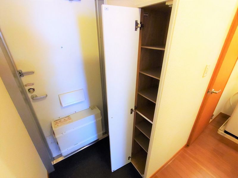 レオパレスこのはなⅡ 玄関