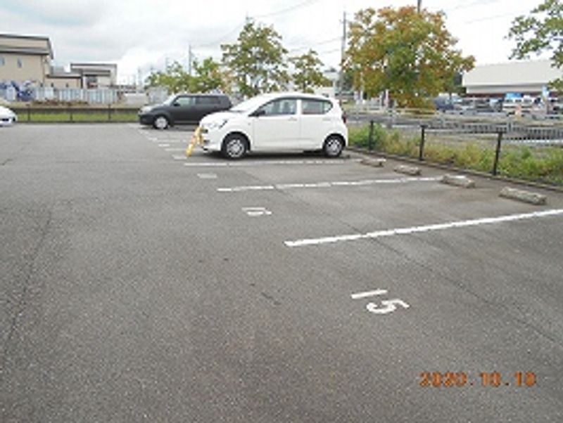 レオネクストアークセルシオ 駐車場