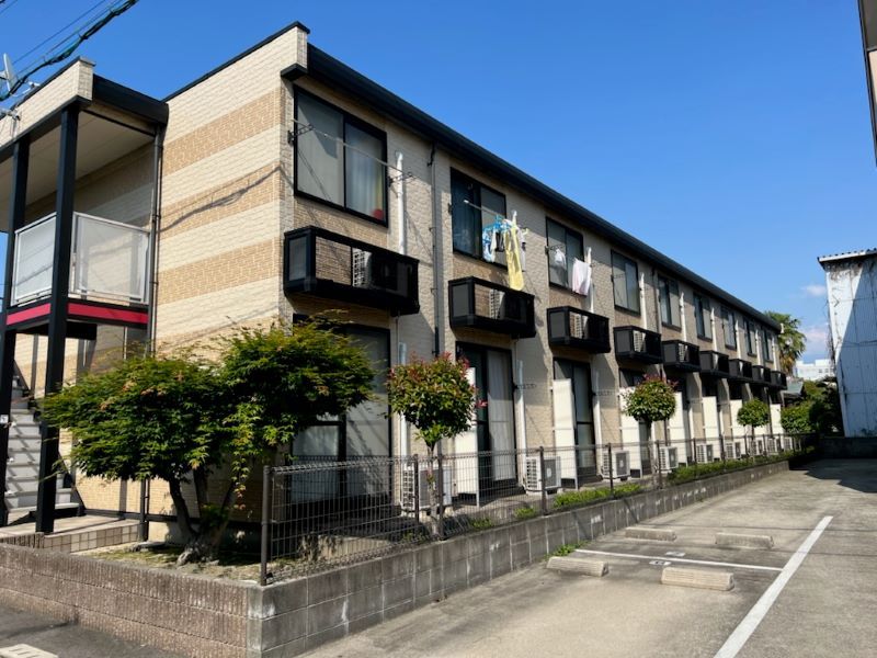 レオパレスあづま 外観