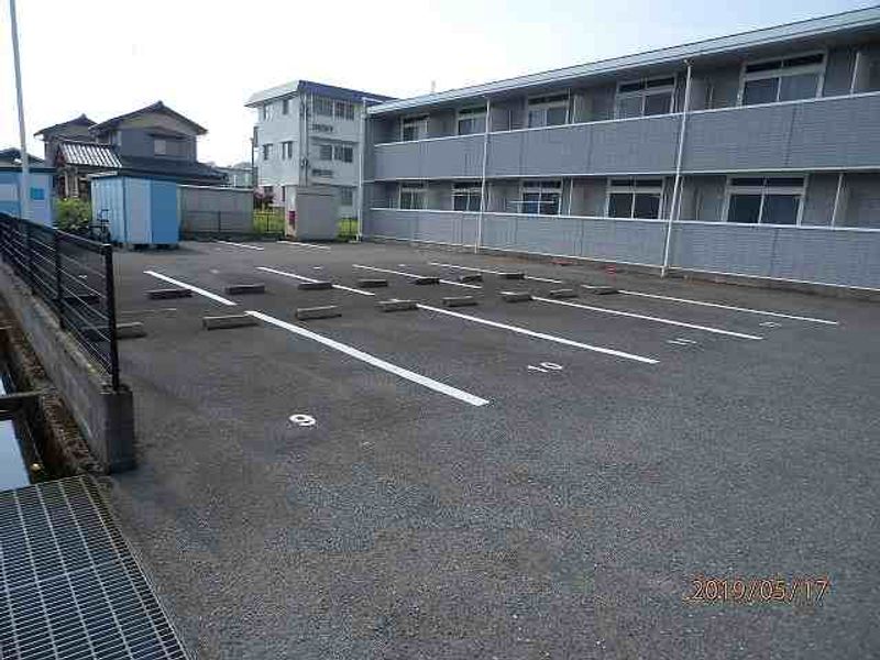 レオパレスＭ 駐車場