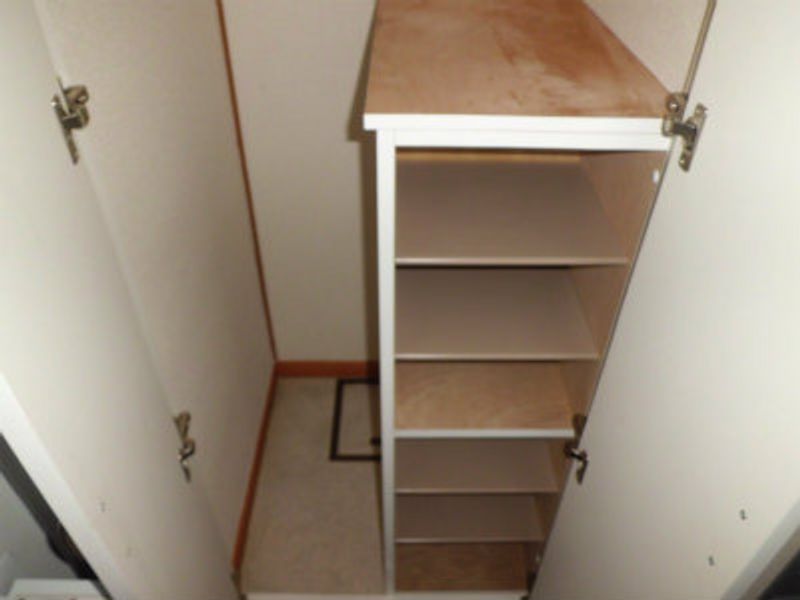 レオパレスかたびら新町 収納