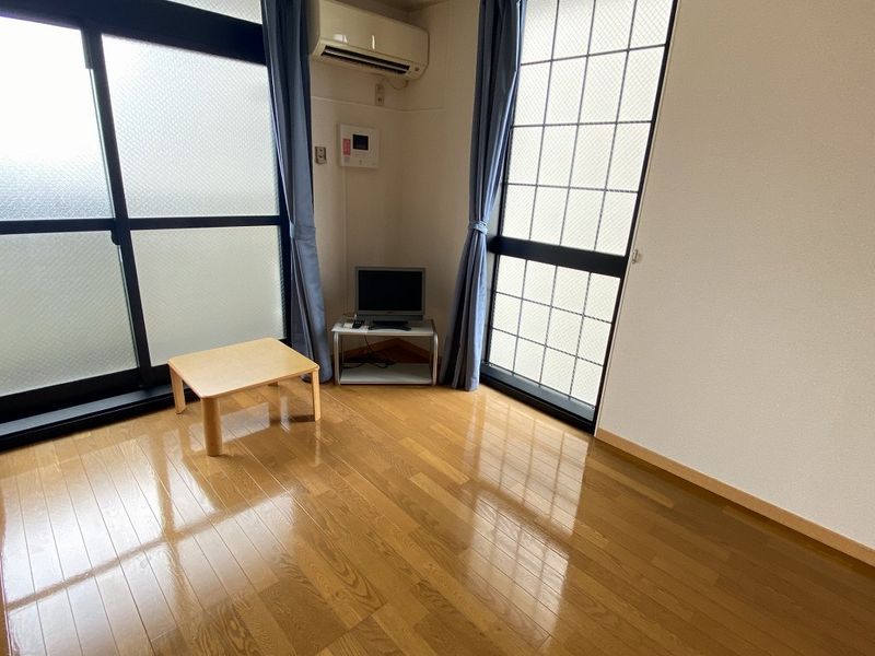 レオパレスＳＵＧＩＹＡＭＡ 居間