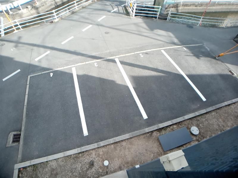 レオパレスきしの 駐車場