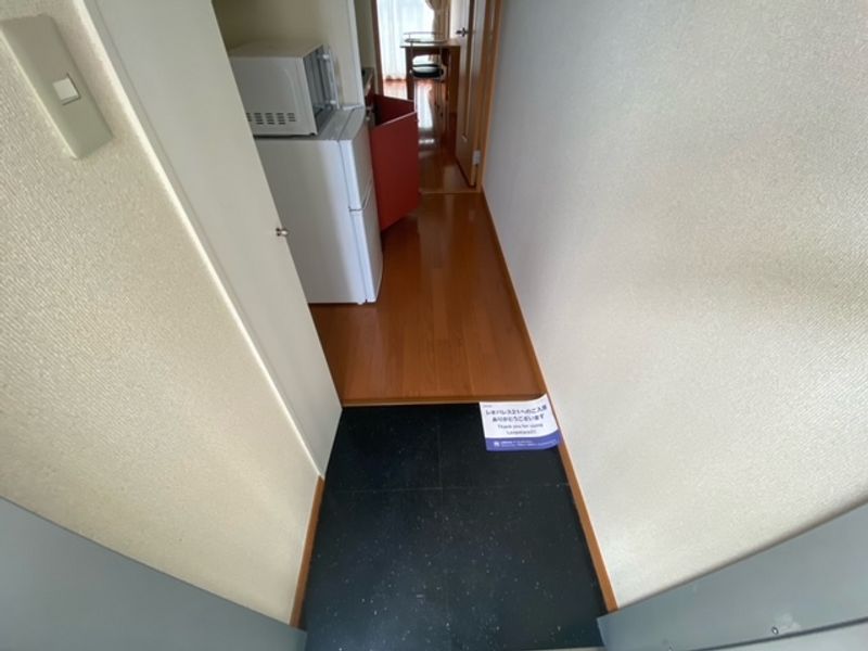 レオパレスシュプール 玄関