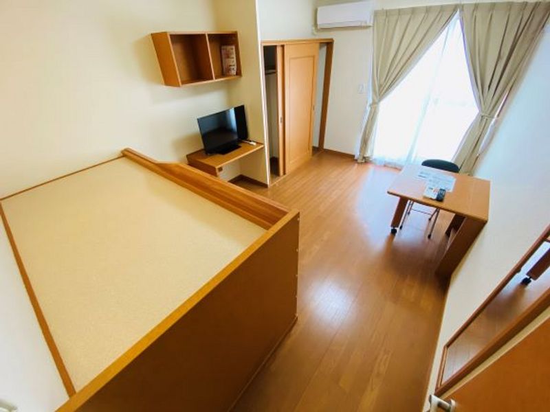 レオパレスウッドコート 居間