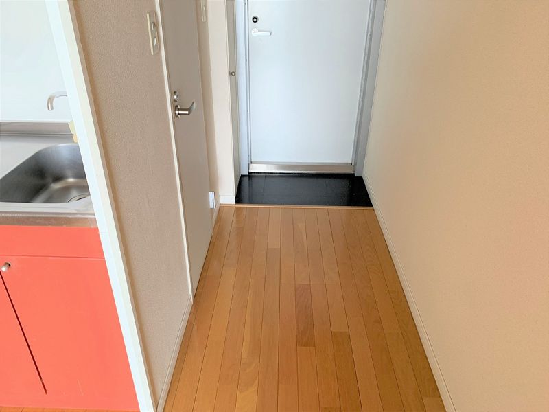 レオパレスラポール松福 玄関