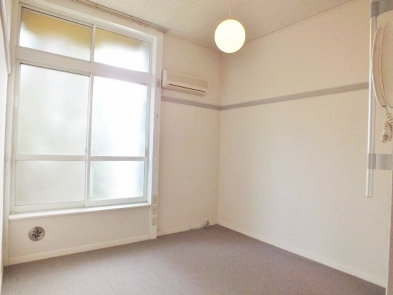 レオパレスユニバーサル　イン 寝室