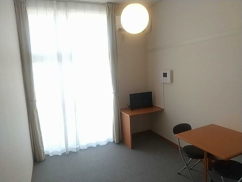 レオパレスさくらブリッサ 居間